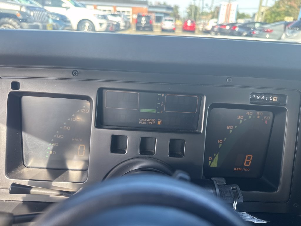 Used 1988 Chevrolet Corvette Convertible RWD image 17