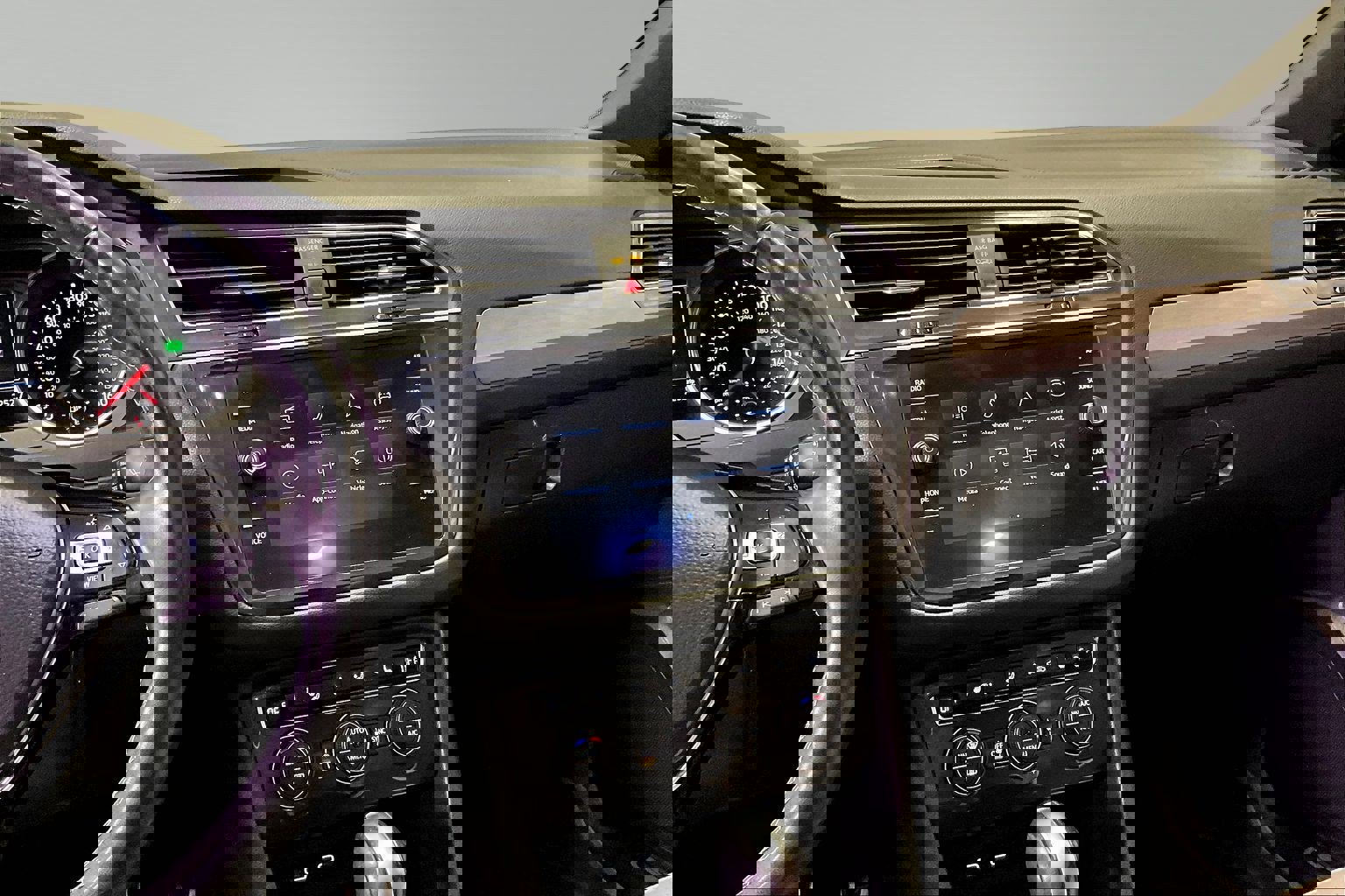 Used 2021 Volkswagen Tiguan SE R-Line image 9