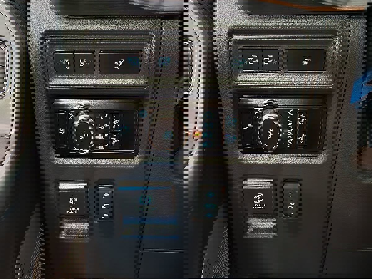 Used 2023 Ford F150 Lariat w/ Trailer Tow Package image 42