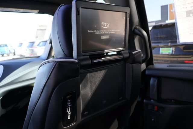 New 2026 Chrysler Pacifica Limited w/ Uconnect Theater Family Group FWD image 14