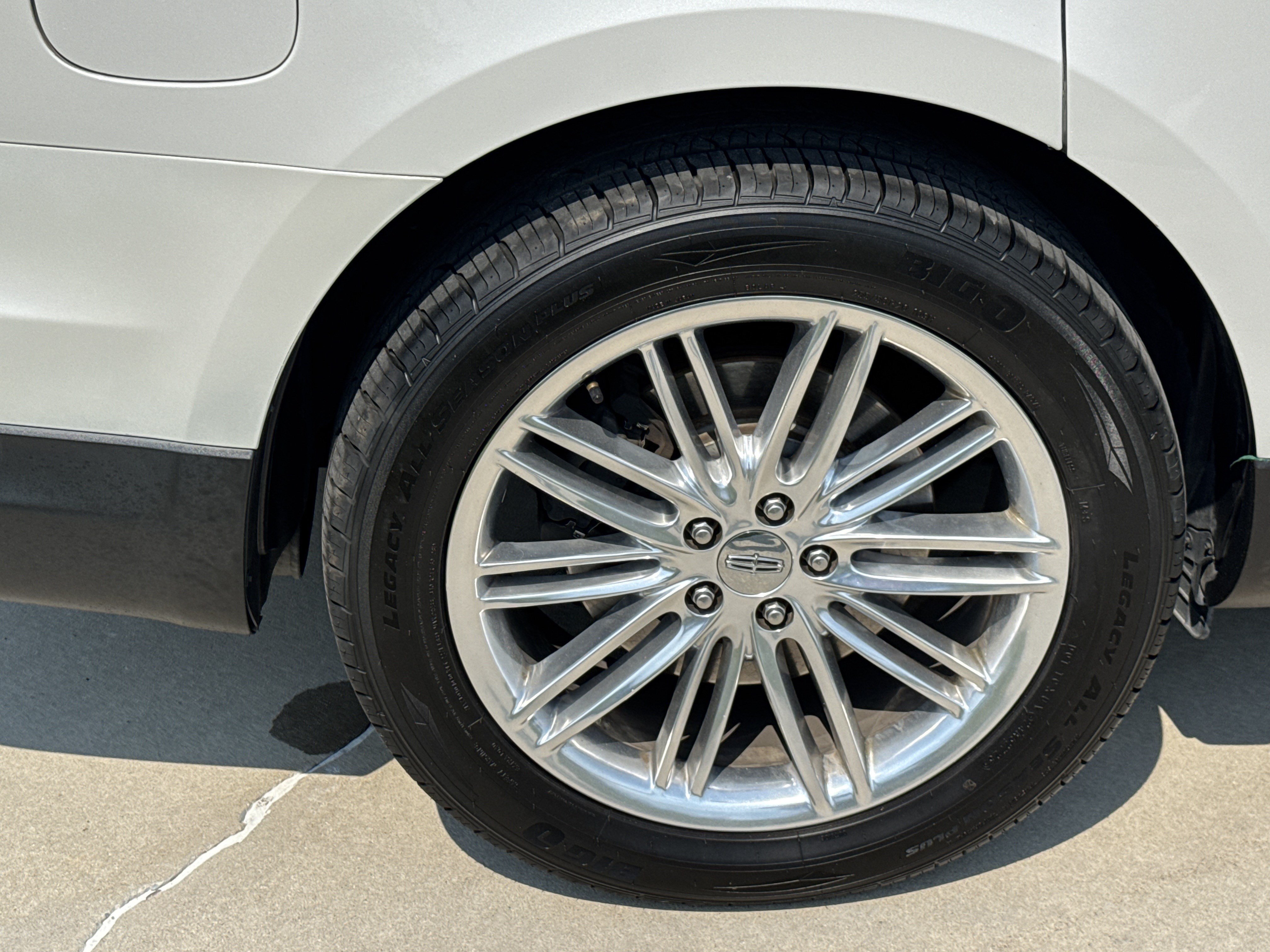 Used 2019 Lincoln MKT AWD image 15