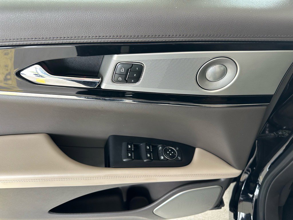 Used 2022 Lincoln Nautilus Reserve w/ Equipment Group 202A image 17