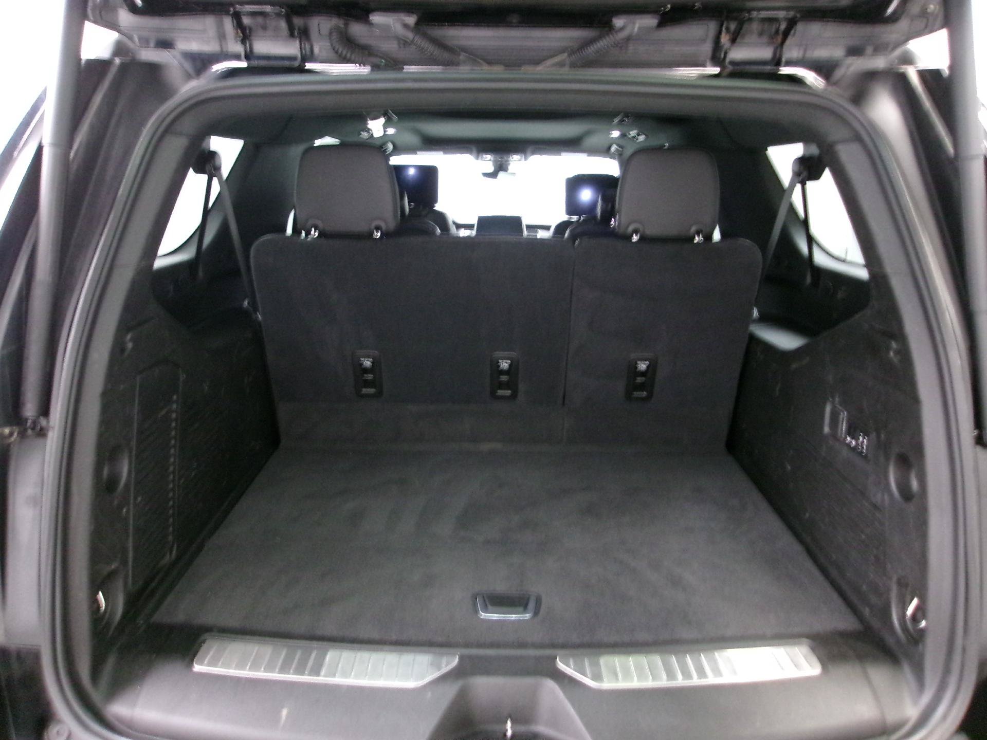 Used 2021 Chevrolet Suburban High Country w/ Premium Package AWD/4WD image 14