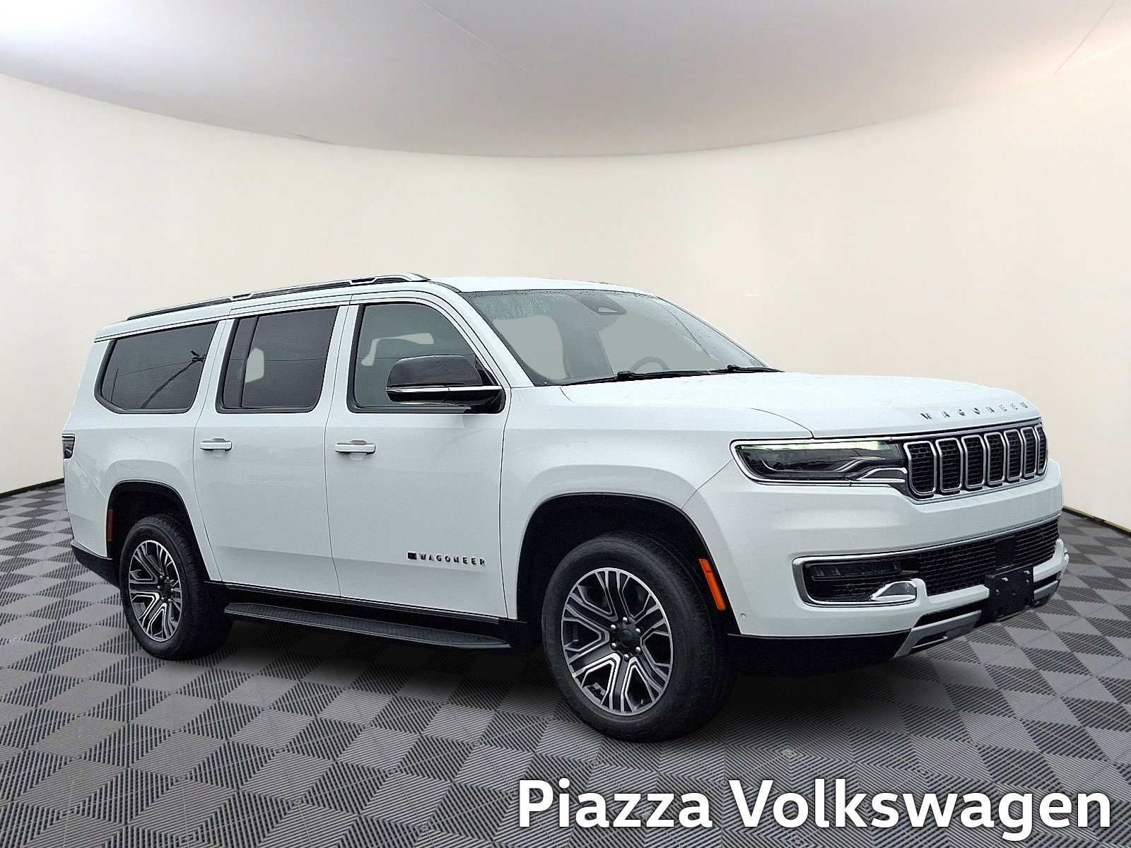 Used 2024 Jeep Wagoneer L Series II w/ Flexible Seating Group image 1