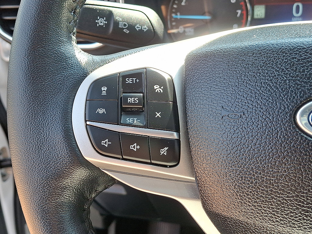 Used 2024 Ford Explorer XLT w/ Equipment Group 202A AWD/4WD image 9