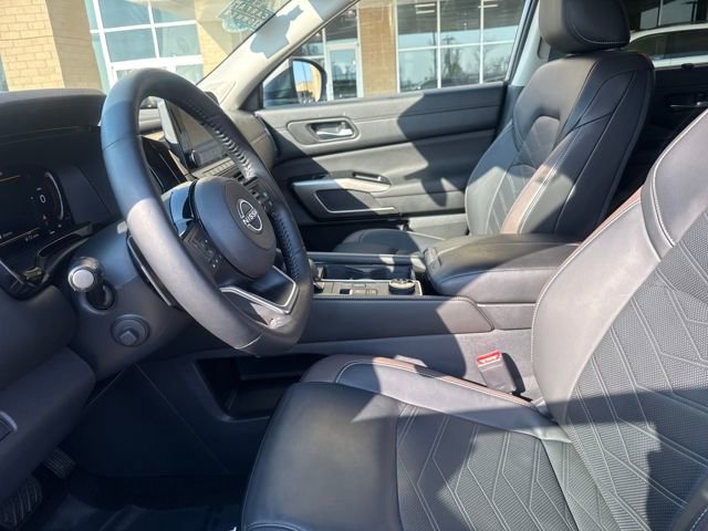 Used 2024 Nissan Pathfinder Platinum w/ Cargo Package image 8