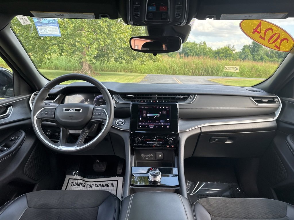 Used 2024 Jeep Grand Cherokee Altitude image 27