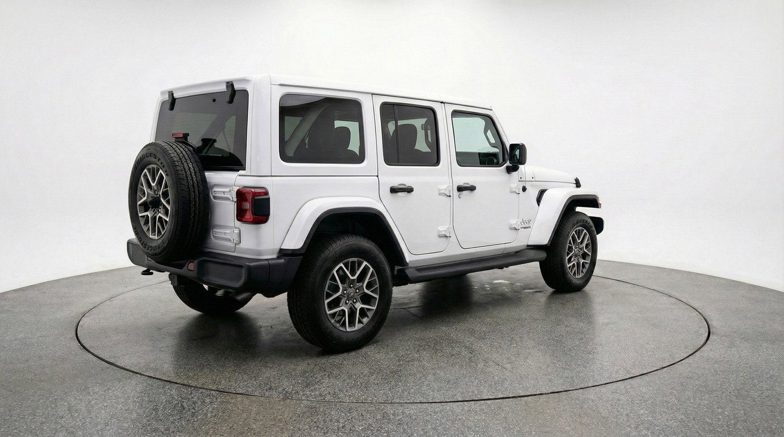 Used 2025 Jeep Wrangler Sahara AWD/4WD image 9