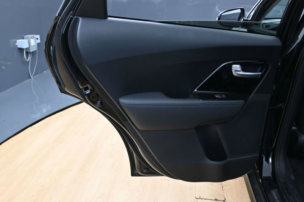 Used 2022 Kia Niro EX Premium FWD image 39
