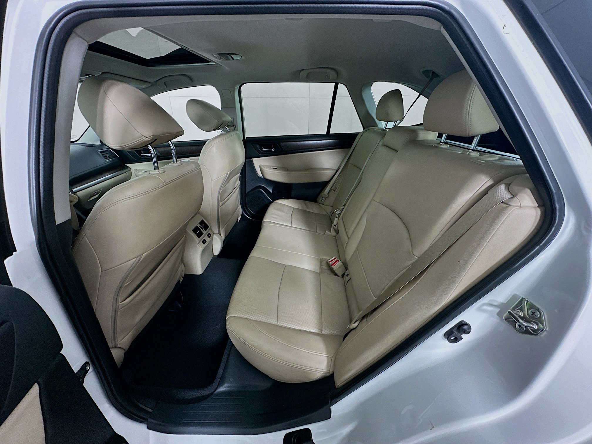 Used 2016 Subaru Outback 3.6R Limited image 28