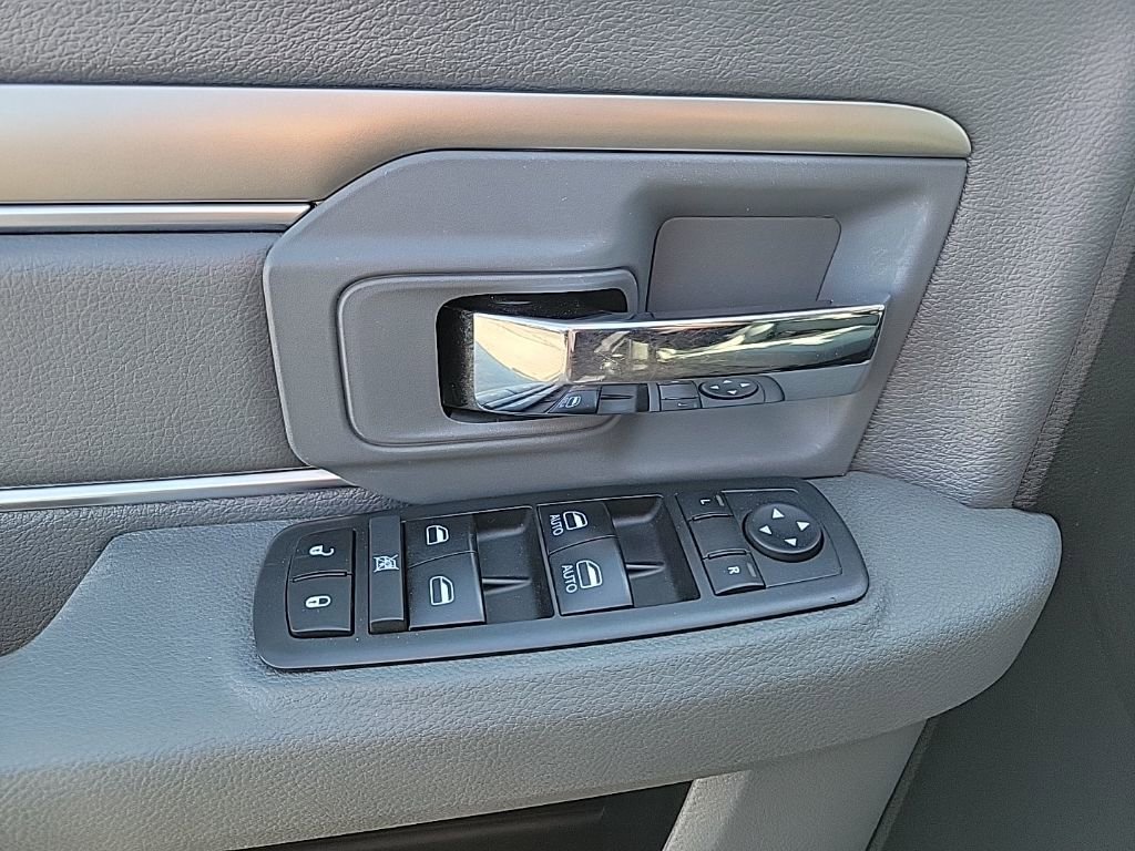 Used 2018 RAM 2500 SLT AWD/4WD image 9
