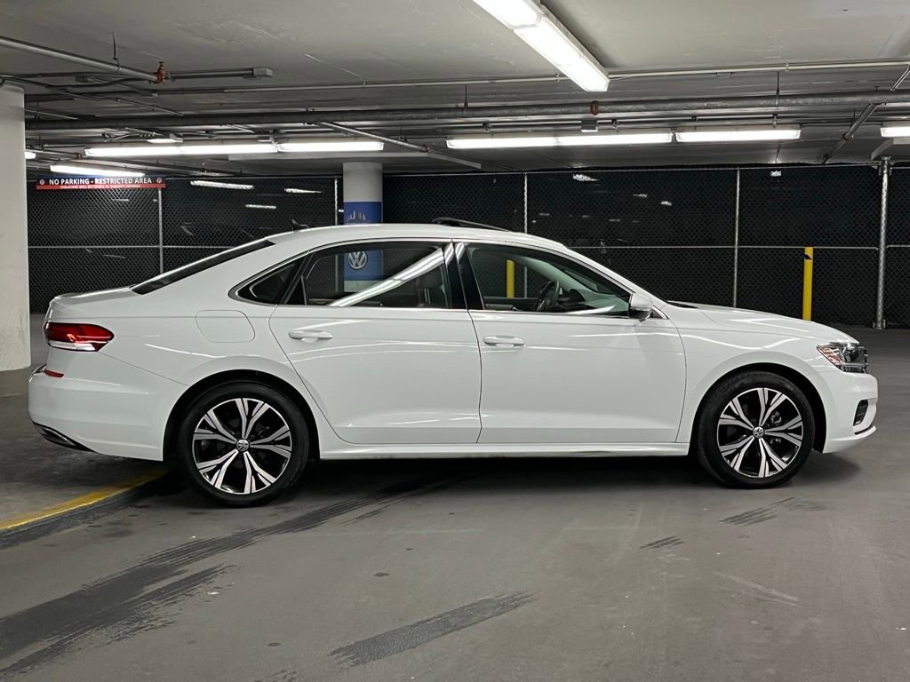 Certified 2022 Volkswagen Passat 2.0T SE FWD image 37