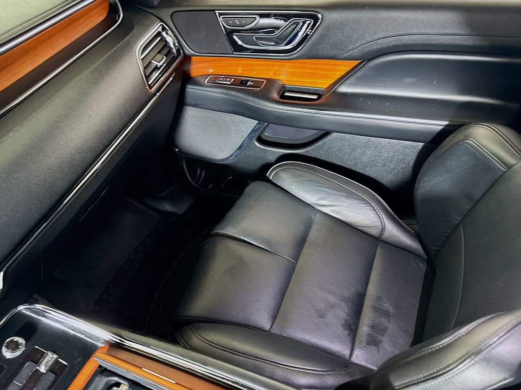 Used 2018 Lincoln Navigator Premiere RWD image 22