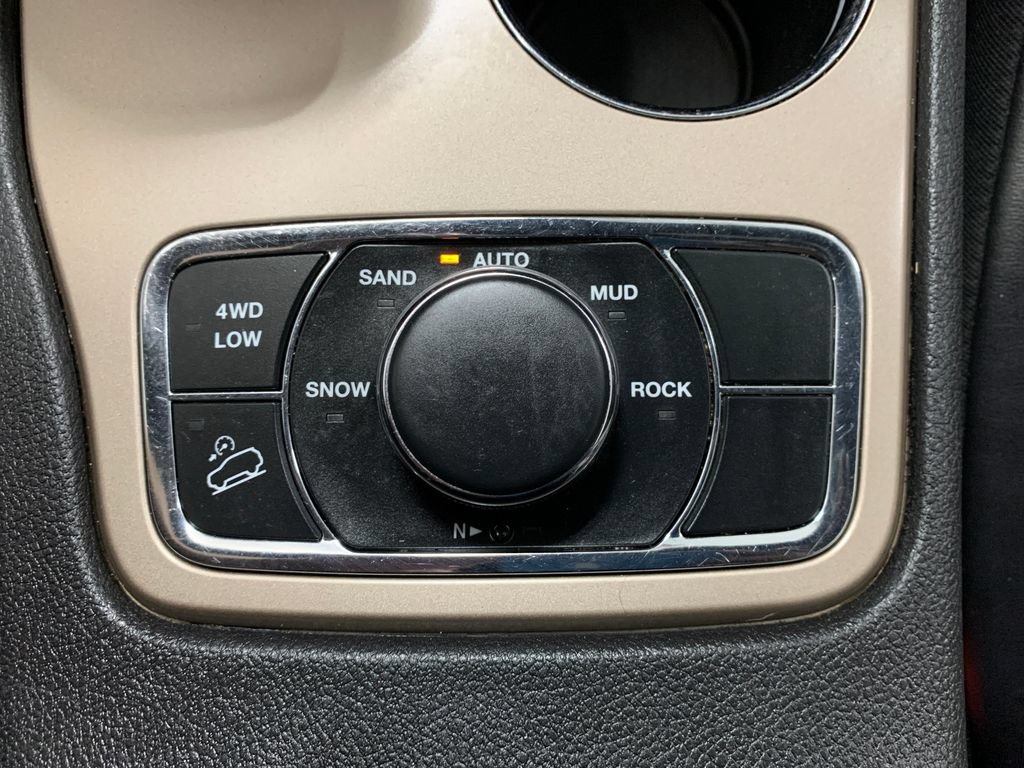 Used 2015 Jeep Grand Cherokee Limited AWD/4WD image 28