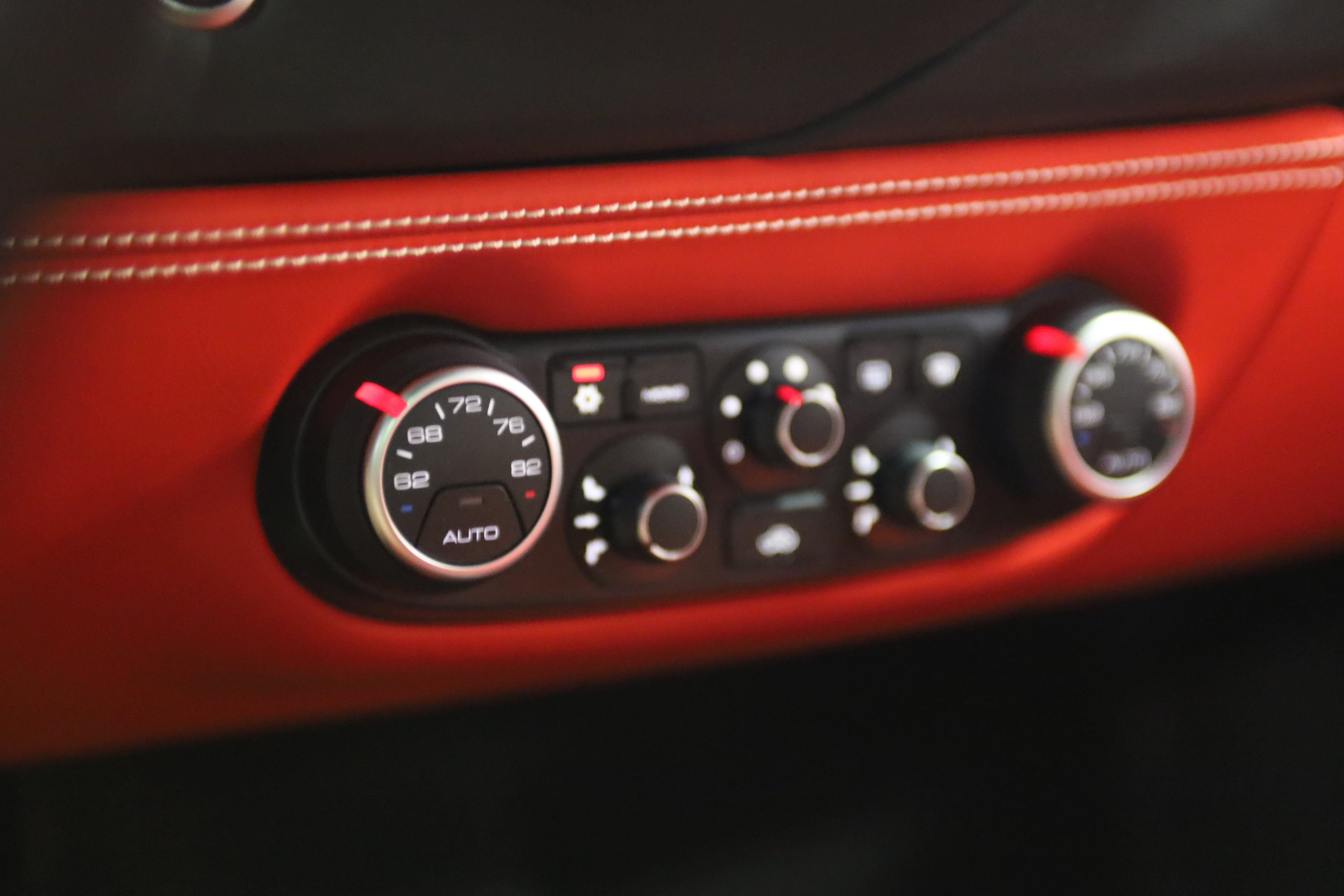 Used 2018 Ferrari 488 GTB RWD image 29