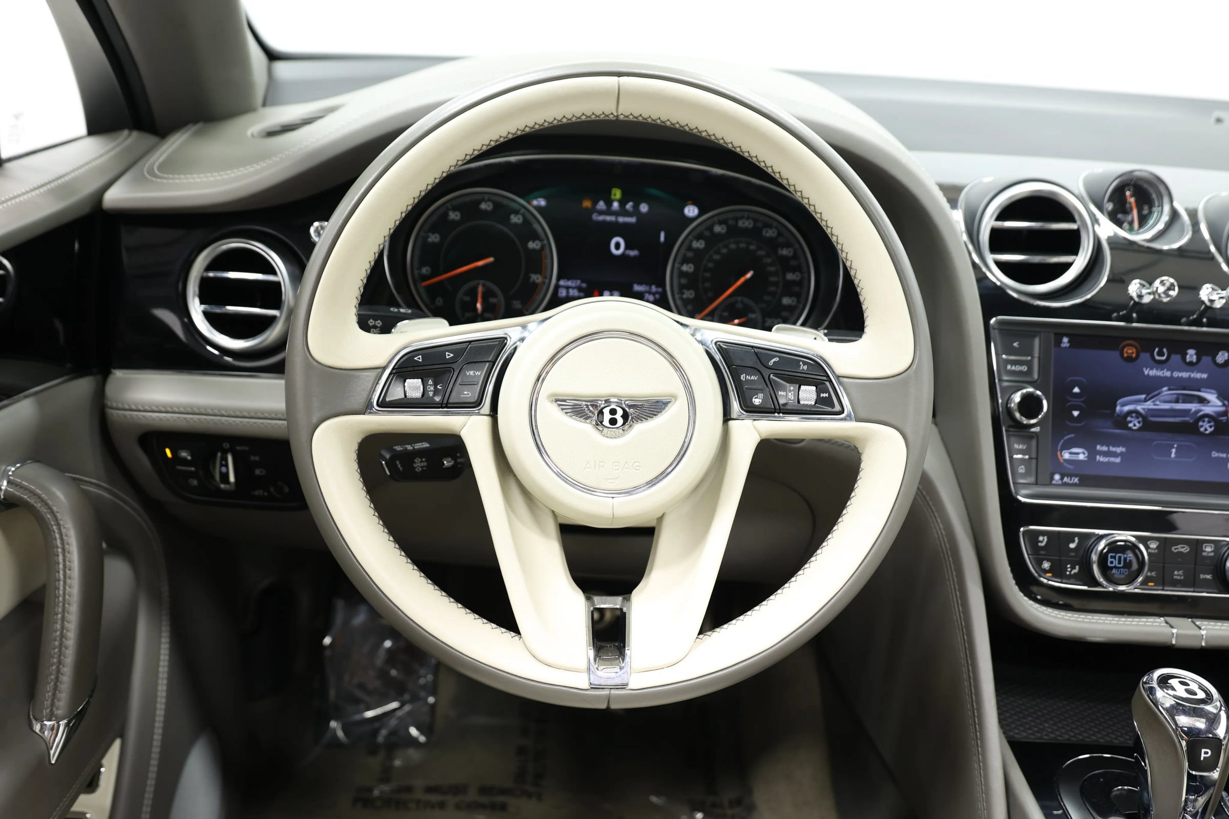 Used 2018 Bentley Bentayga Onyx Edition AWD/4WD image 27