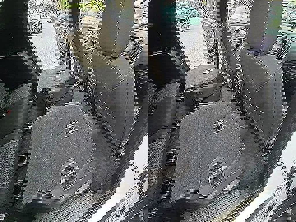 Used 2023 Chevrolet Traverse LT image 44