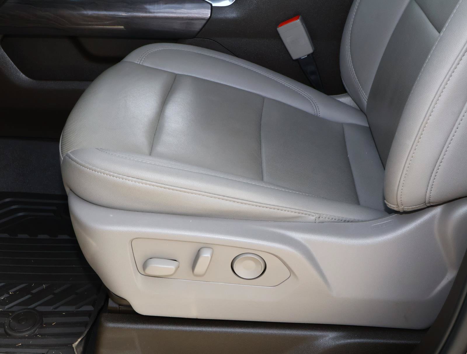 Used 2024 Chevrolet Silverado 1500 LTZ AWD/4WD image 17