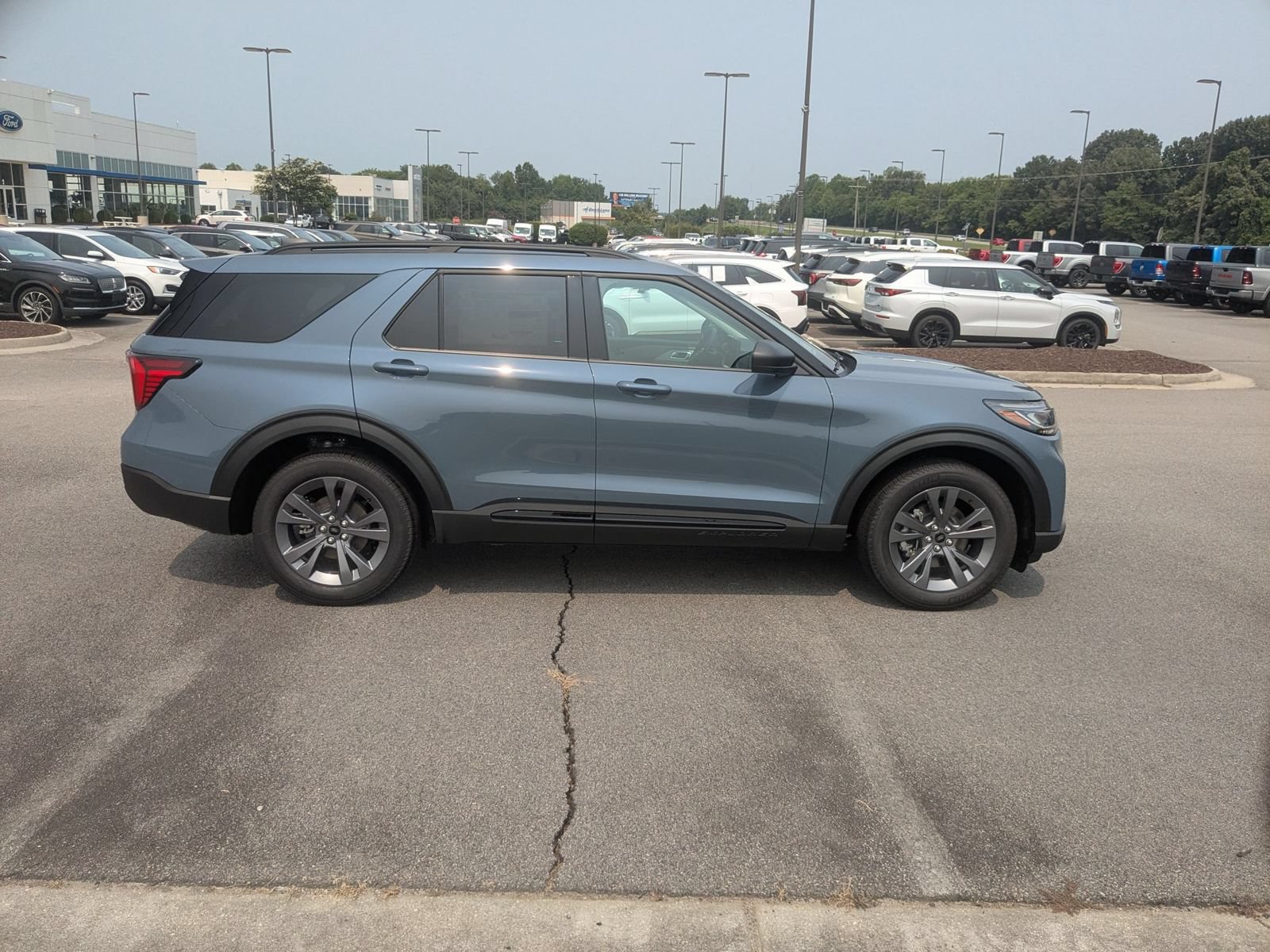 New 2026 Ford Explorer Active w/ Active Comfort Package AWD/4WD image 2