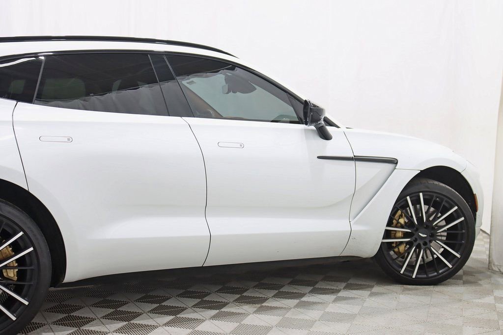 Used 2023 Aston Martin DBX image 11