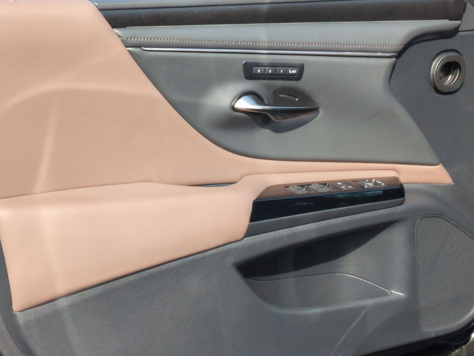 Used 2024 Lexus ES 300h w/ Technology Package image 14