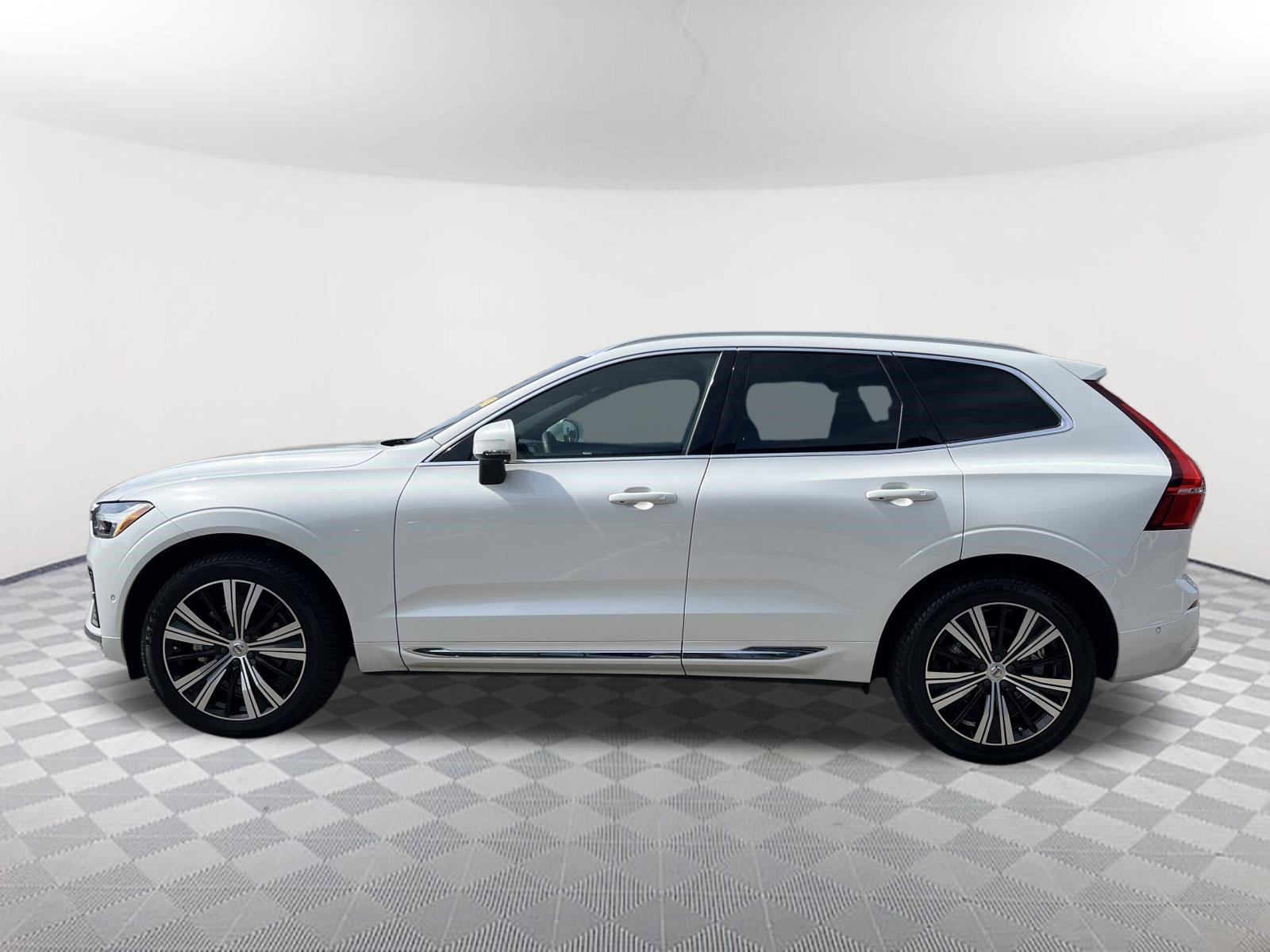 Used 2023 Volvo XC60 B5 Plus w/ Protection Package Premier AWD/4WD image 9