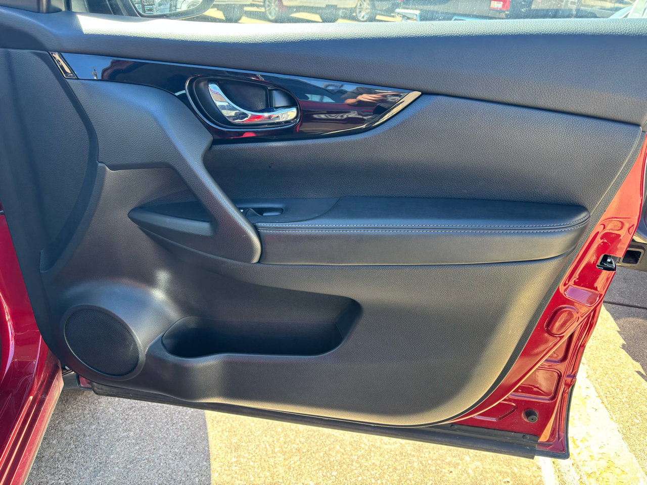 Used 2017 Nissan Rogue Sport SV w/ SV All-Weather Package image 12