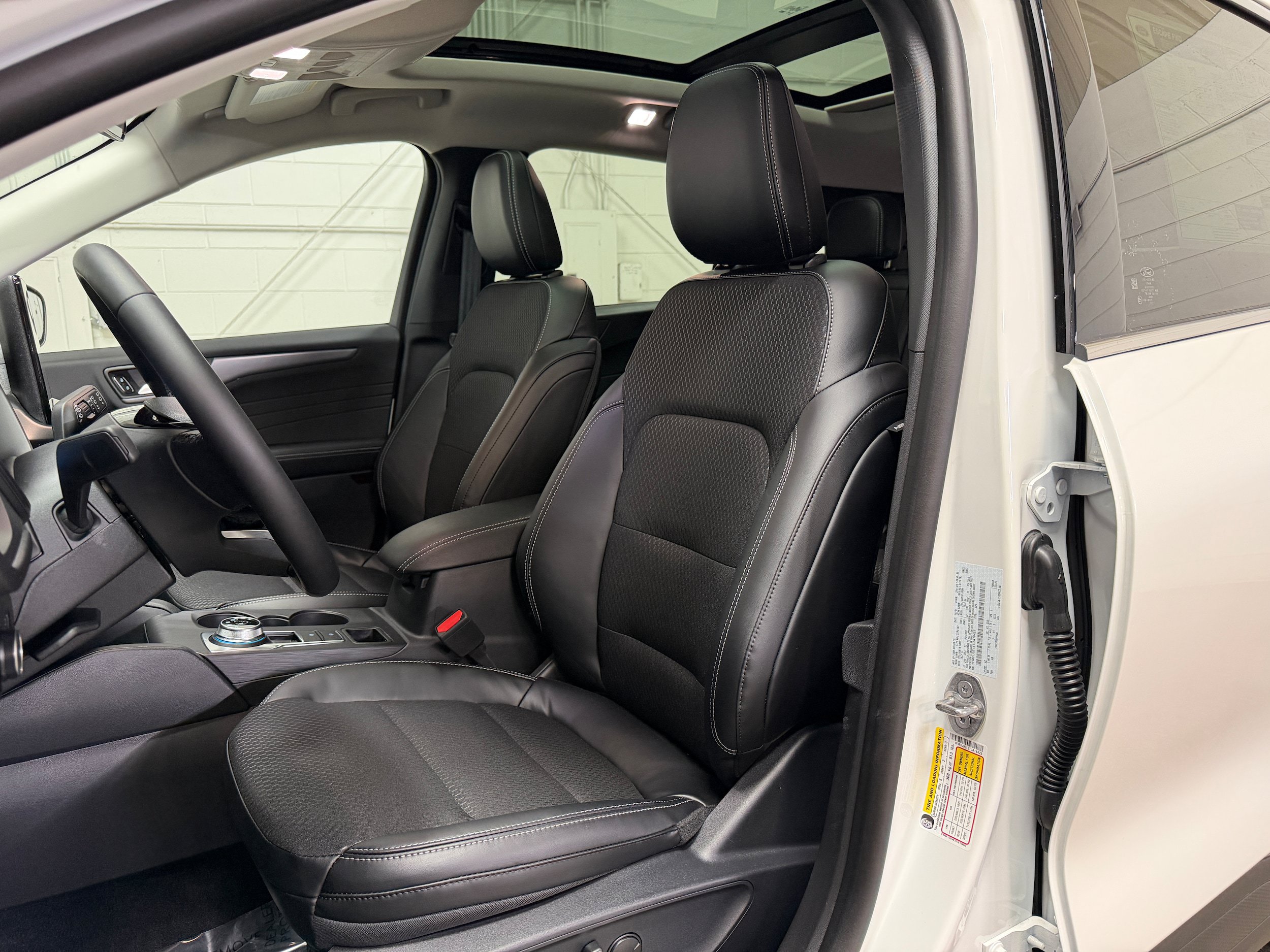 New 2026 Ford Escape SE FWD image 8