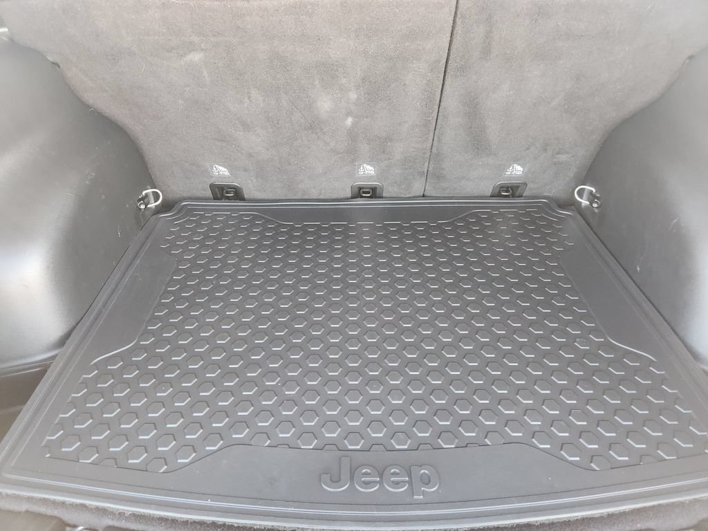 Used 2018 Jeep Compass Latitude w/ Popular Equipment Group FWD image 31