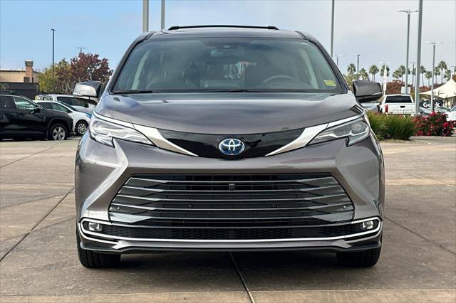 Certified 2024 Toyota Sienna Platinum image 11