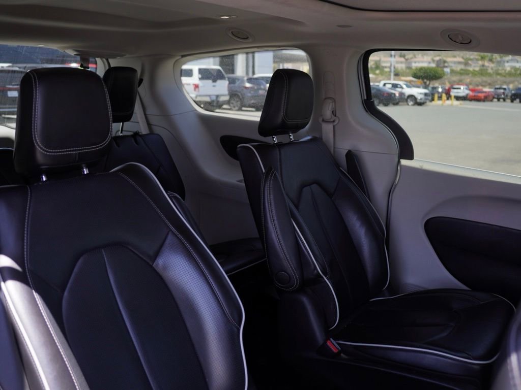 Used 2023 Chrysler Pacifica Limited image 26