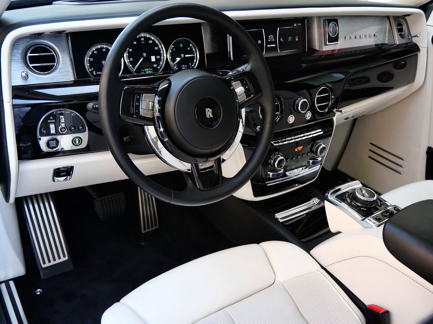 Certified 2022 Rolls-Royce Phantom Extended Wheelbase w/ The Phantom Package RWD image 17