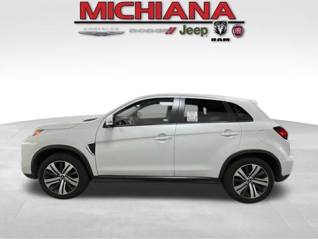 Used 2023 Mitsubishi Outlander Sport SE image 1