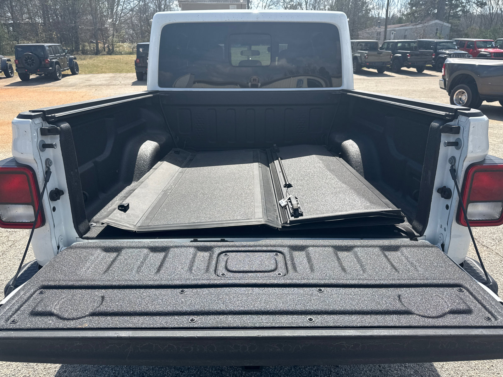 Used 2024 Jeep Gladiator Sport image 17