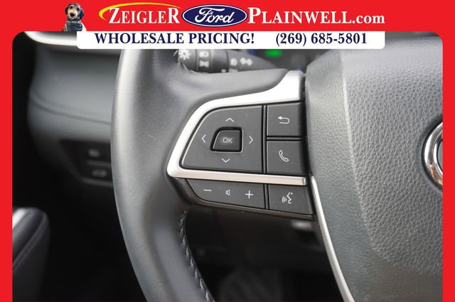 Used 2023 Toyota Highlander XLE image 28