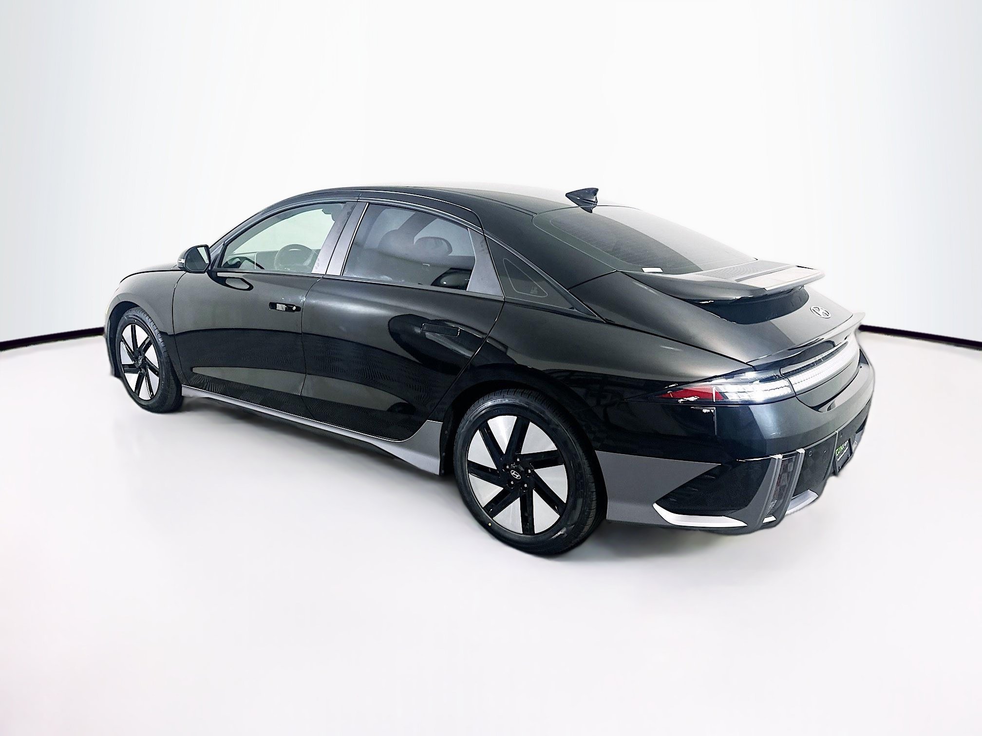 Used 2024 Hyundai Ioniq 6 SE RWD image 5
