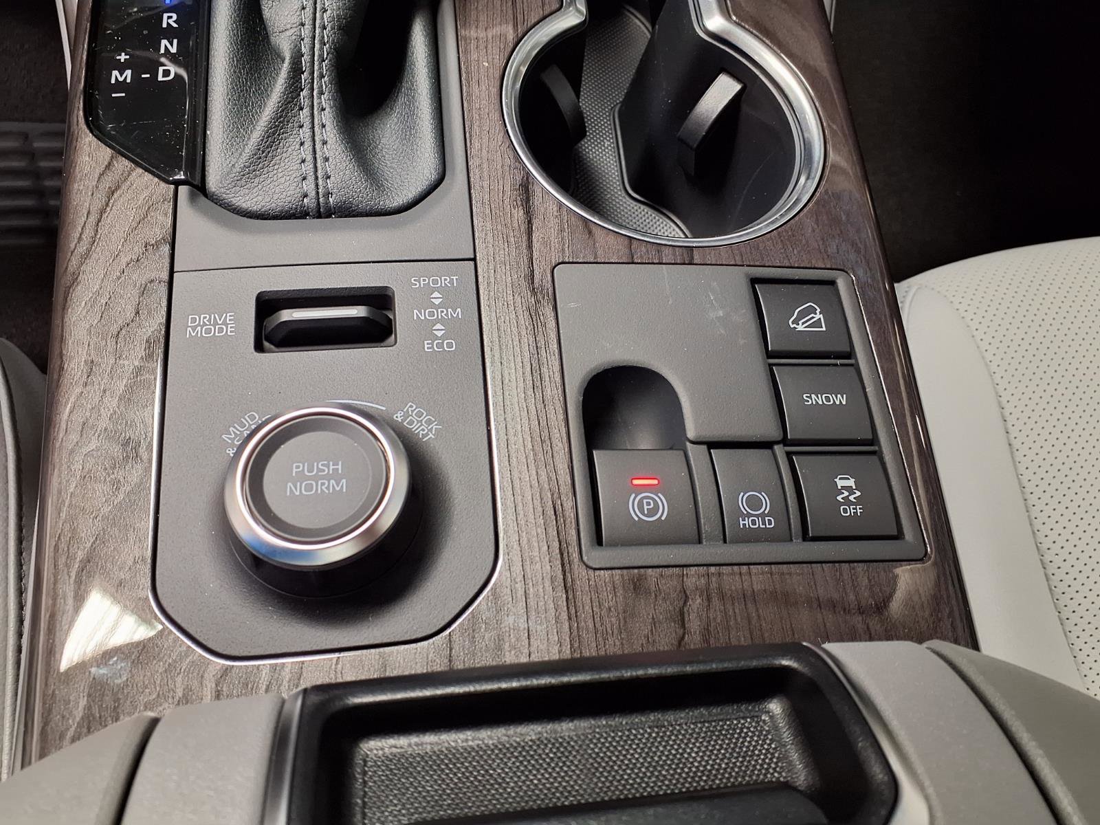 New 2026 Toyota Highlander Platinum AWD/4WD image 18