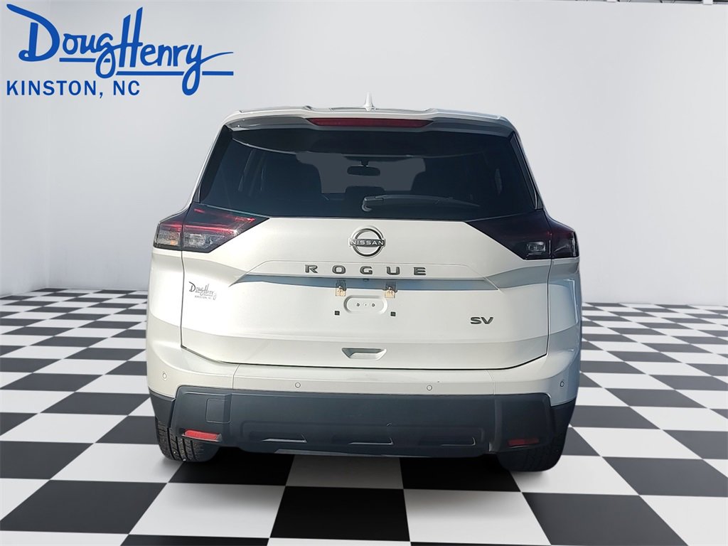 Used 2024 Nissan Rogue SV image 4