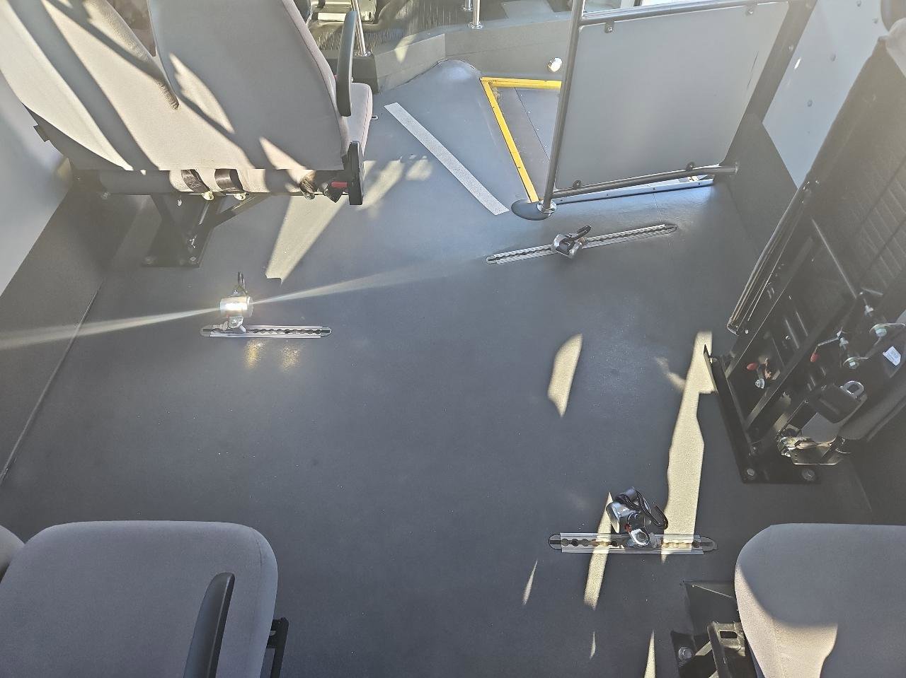 Used 2015 Chevrolet Express 4500 w/ Shuttle Bus Package RWD image 30