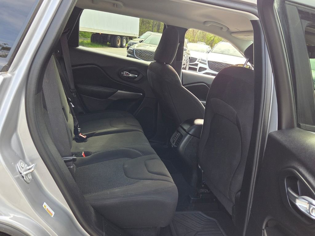 Used 2021 Jeep Cherokee Latitude image 14