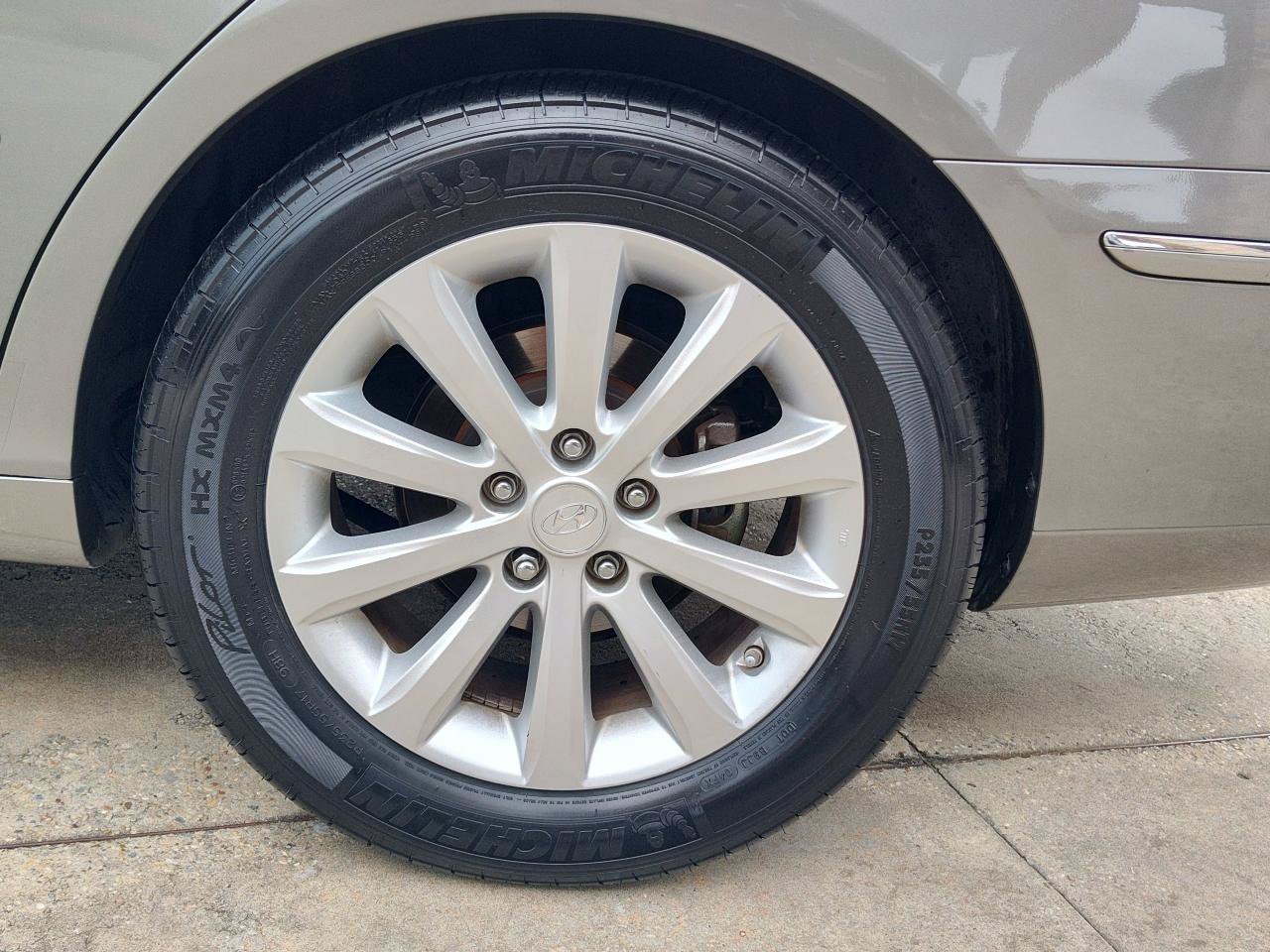 Used 2009 Hyundai Azera GLS w/ Premium Pkg 2 FWD image 10