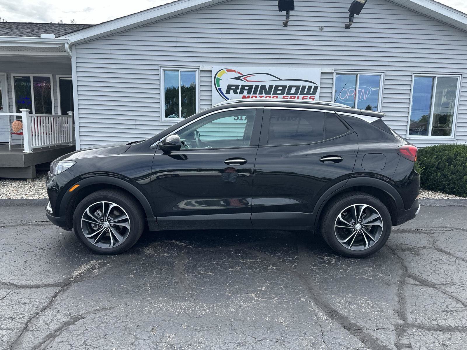 Used 2023 Buick Encore GX Select w/ Safety Package II AWD/4WD image 4