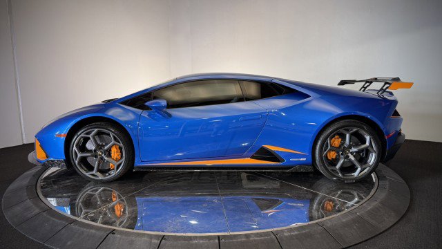 Used 2021 Lamborghini Huracan EVO RWD image 25