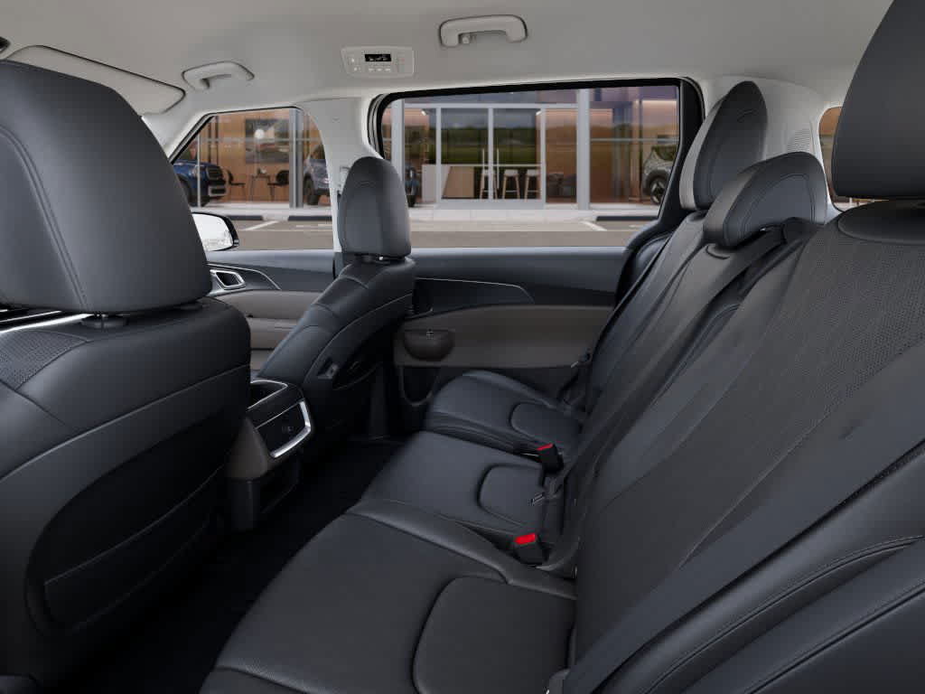 New 2025 Kia Carnival FWD image 18