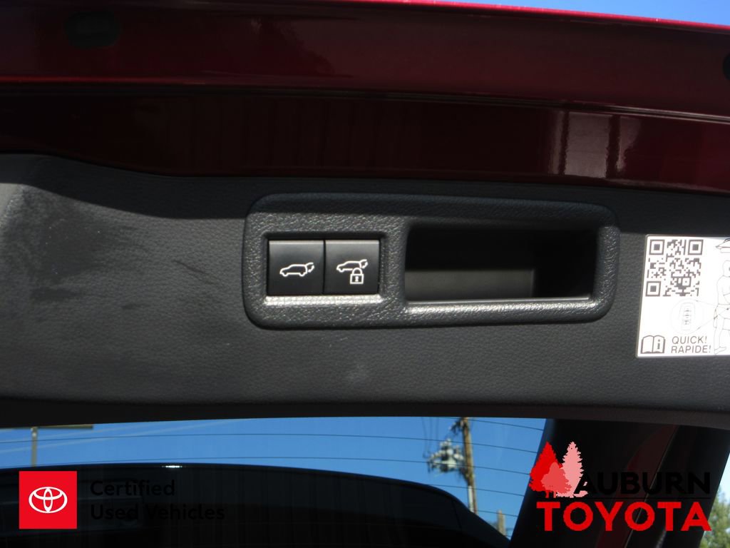 Certified 2022 Toyota Venza LE image 7