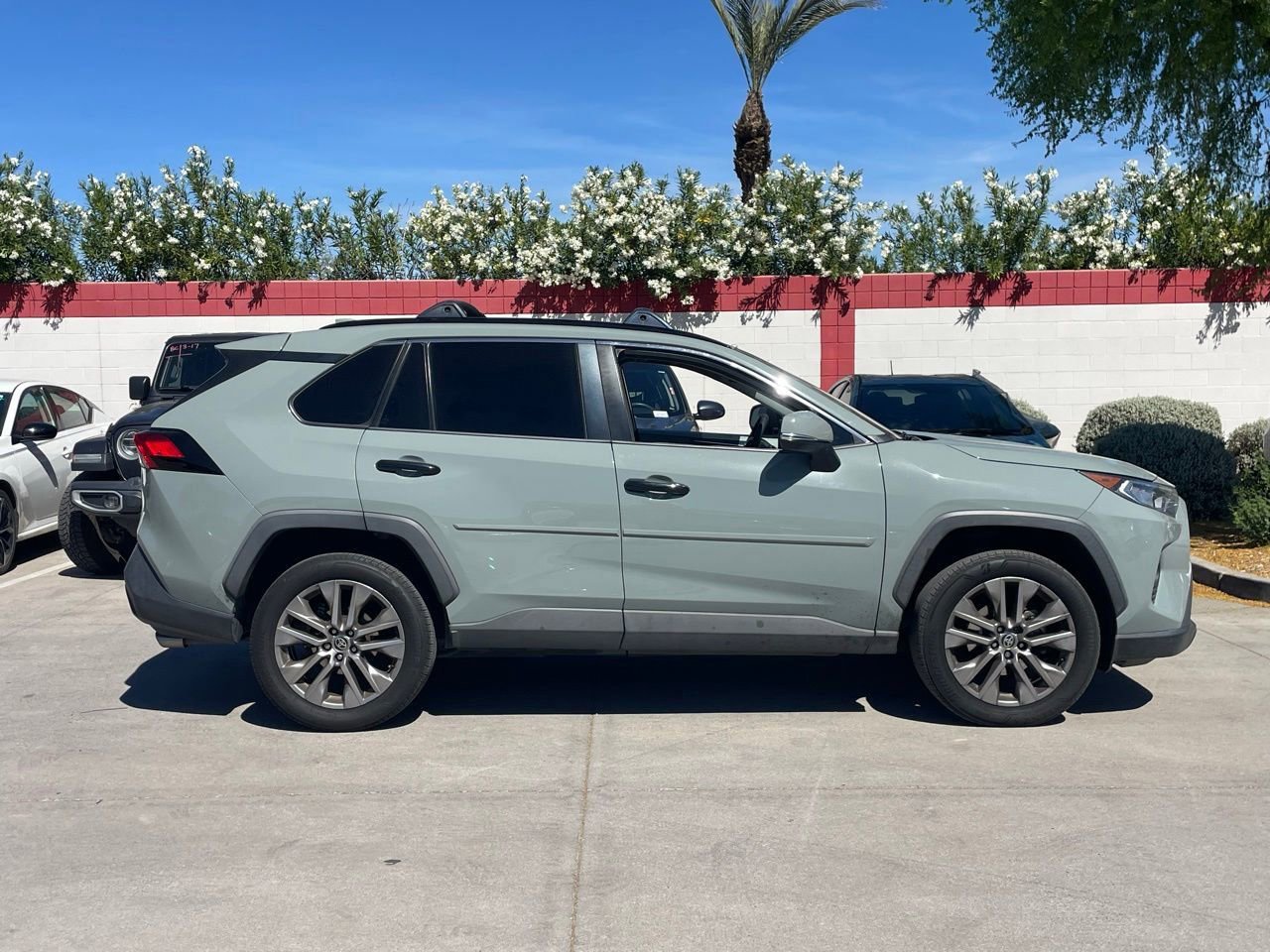 Used 2021 Toyota RAV4 XLE Premium image 3