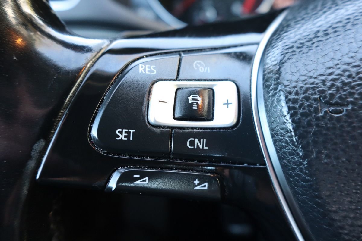 Used 2018 Volkswagen Passat 2.0T R-Line image 29