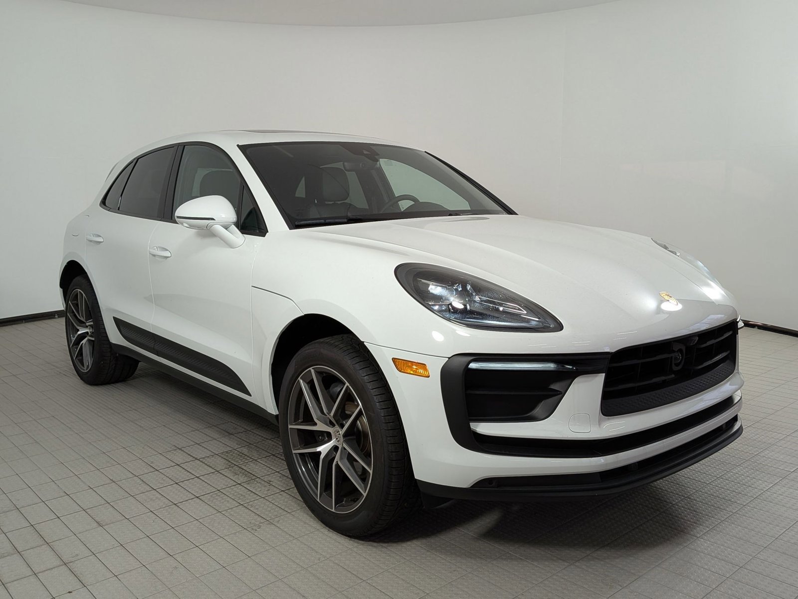 New 2025 Porsche Macan AWD/4WD image 7