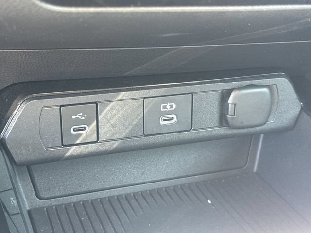 Used 2024 Toyota Prius LE FWD image 22
