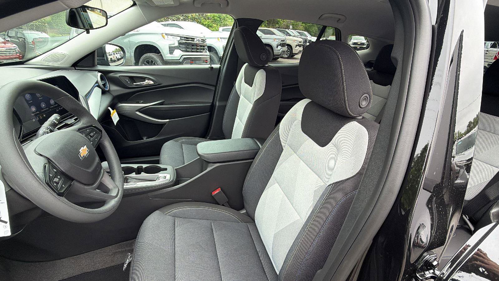 New 2026 Chevrolet Trax LS w/ LS Convenience Package FWD image 14